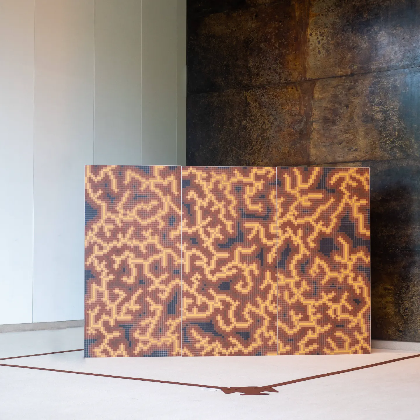 Tesselles mosaic panel based on a Prim-Jarnik algorithm, installed in an interior setting.